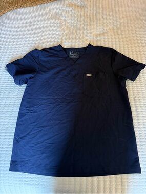 Figs Women’s Navy Short-Sleeve V-Neck Pocket Tee